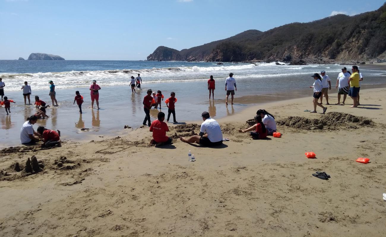 Photo of Playa Mahahua with brown fine sand surface