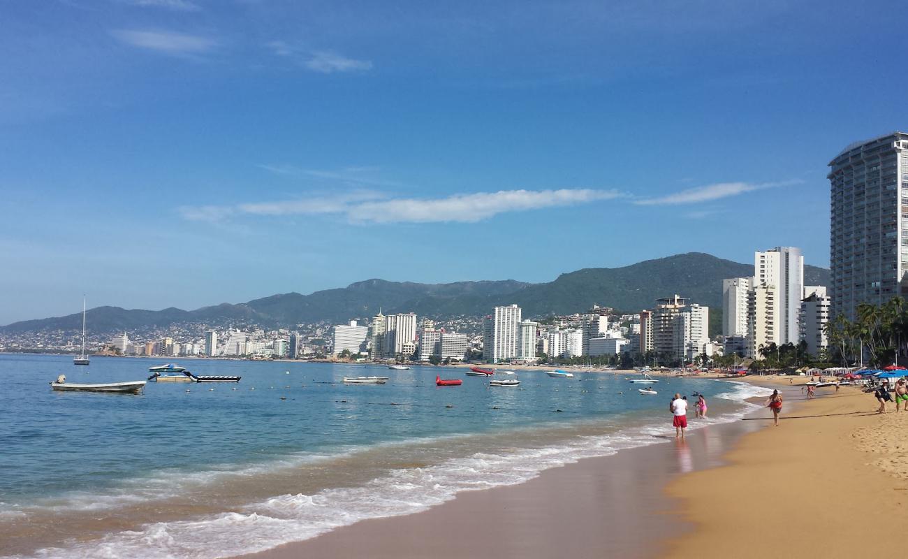 Photo of Playa Cici with light fine pebble surface