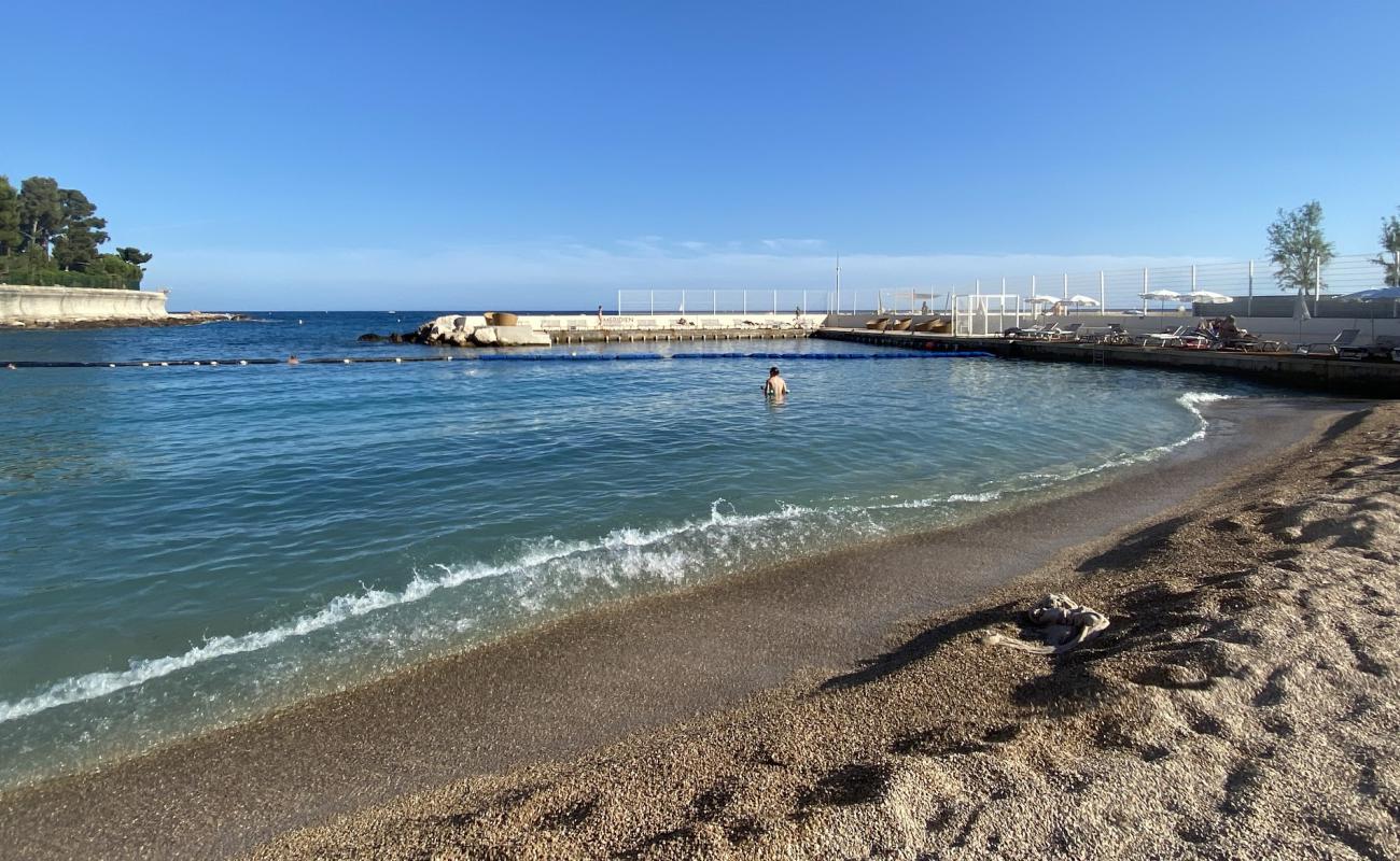 Photo of Le Meridien Beach with light fine pebble surface