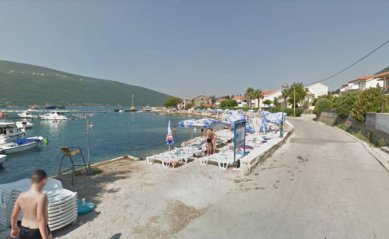 Photo of Denovici beach with very clean level of cleanliness