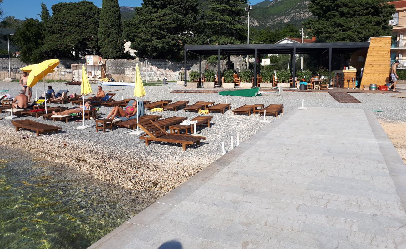 Photo of Belane beach with gray fine pebble surface