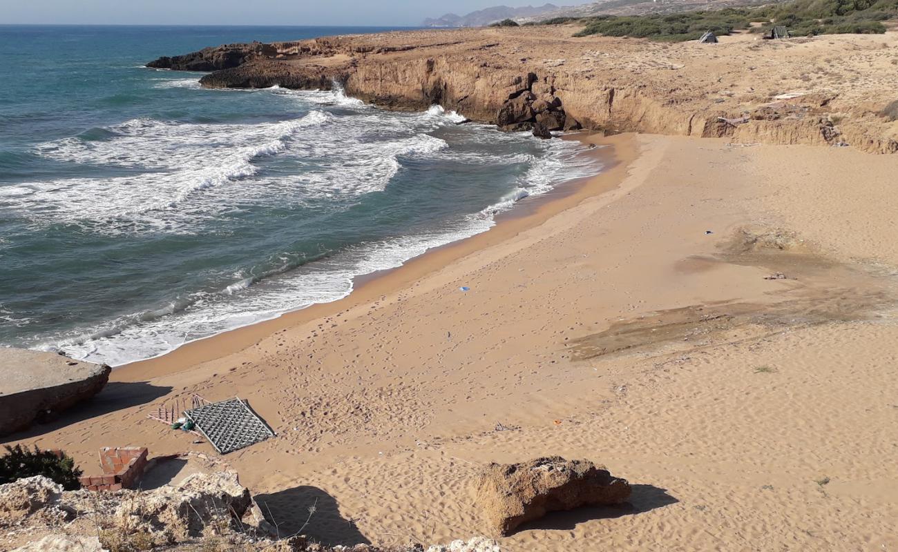 Photo of Plage Marsa Yawyan with bright sand surface