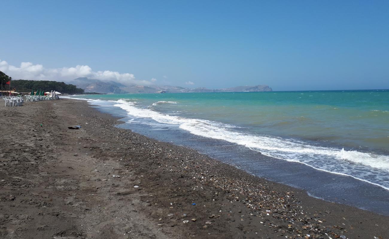 Photo of Playa del Suani with gray sand surface