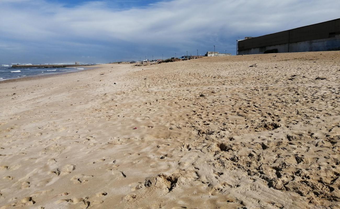 Photo of shaty yn sb with bright fine sand surface