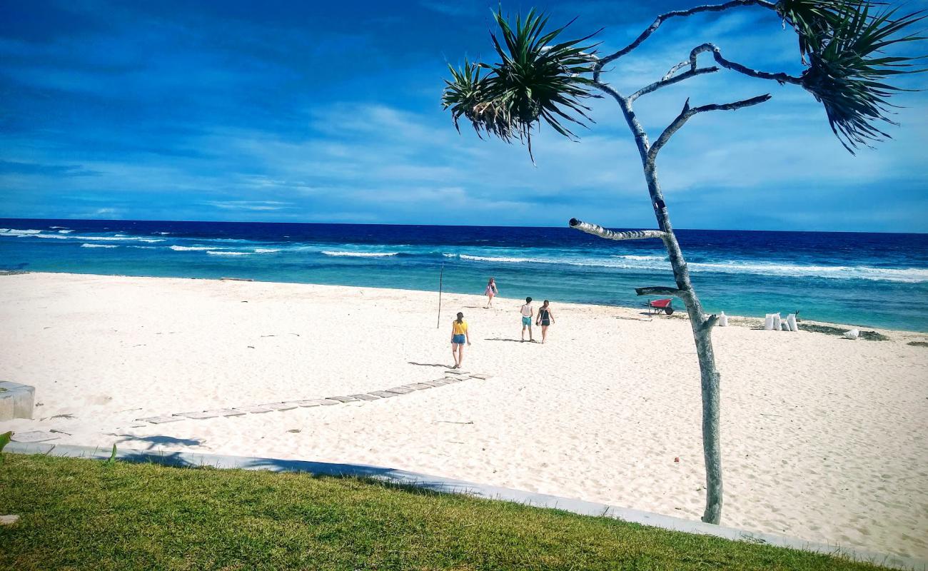 Photo of Efate beach with white sand surface