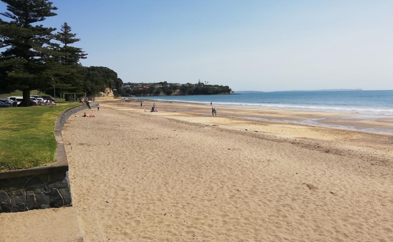 Photo of Mairangi Bay Beach with bright sand surface