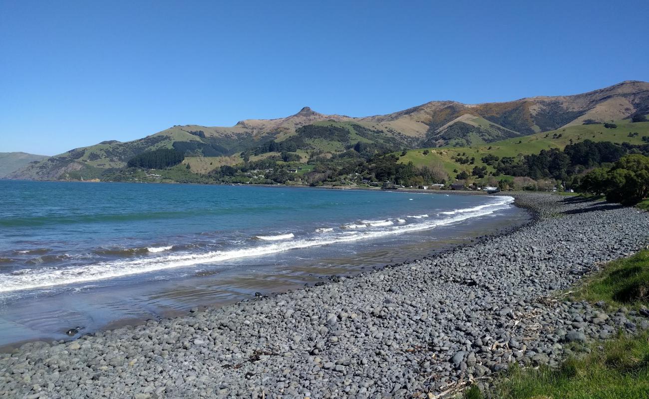 Photo of Wainui Beach with gray pebble surface