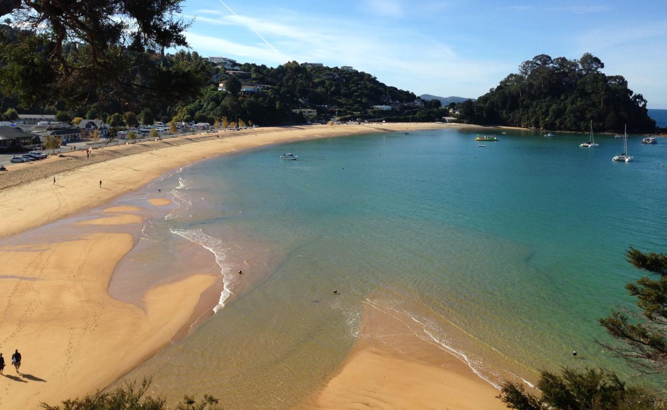 Photo of Kaiteriteri Beach with bright fine sand surface