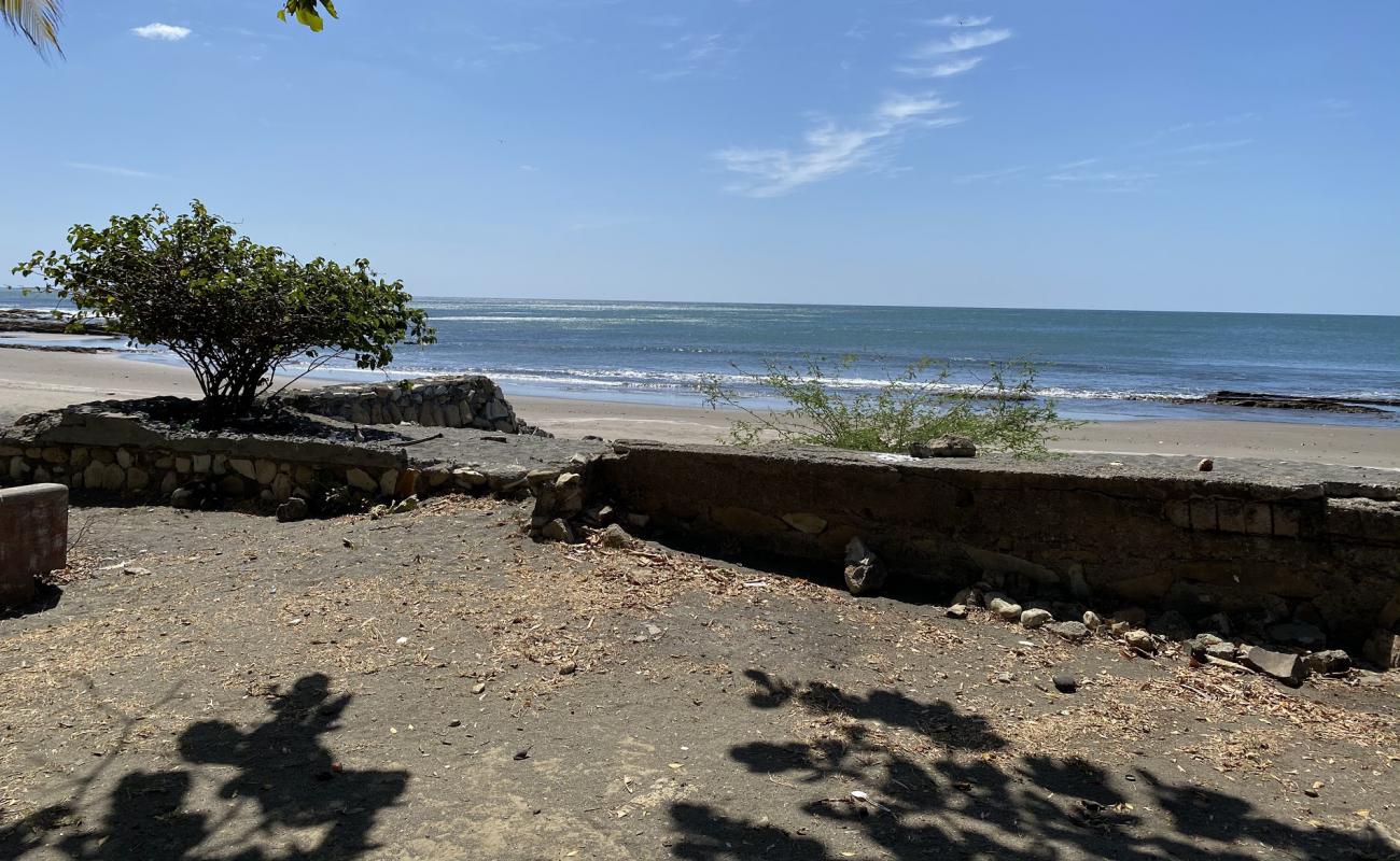 Photo of El Velero beach with gray sand surface