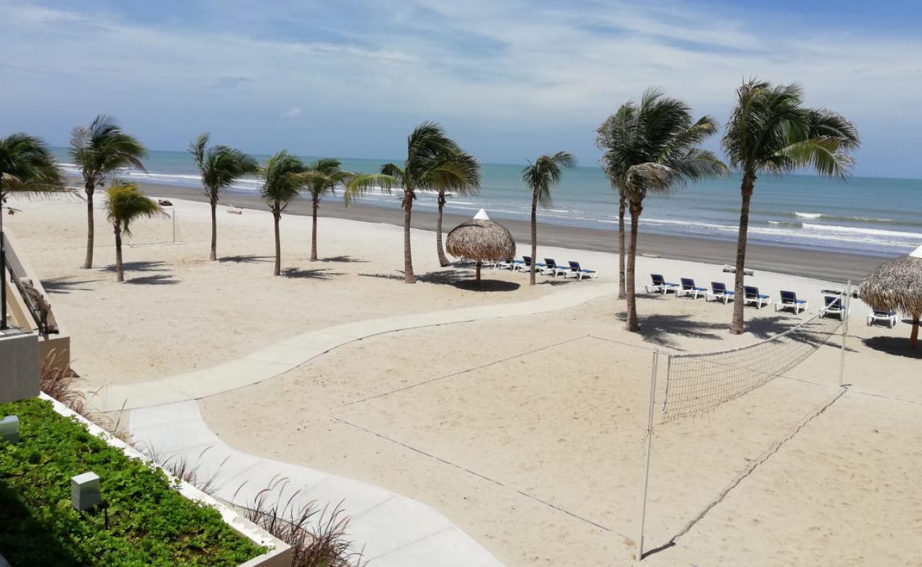 Photo of Caracol Beach with gray sand surface