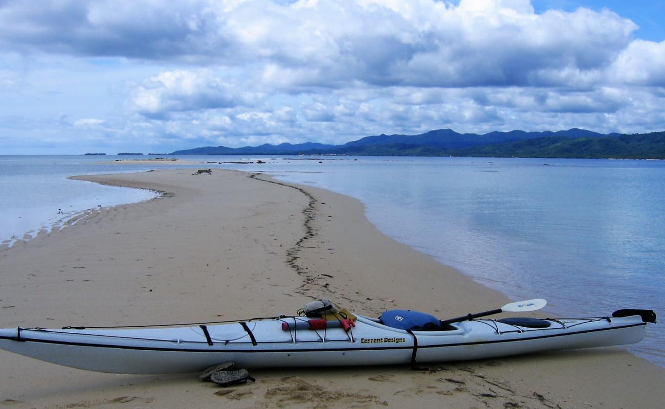 Photo of Dubbir Island beach with white sand surface