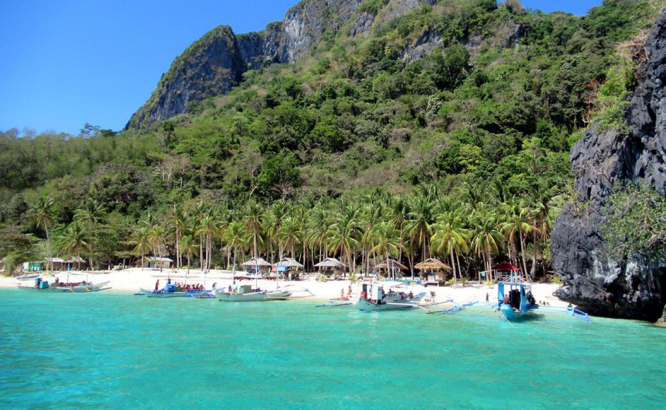 Photo of Seven Commandos Beach with bright fine sand surface