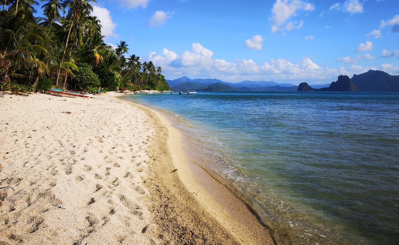 Photo of Dolarog Beach with bright sand surface