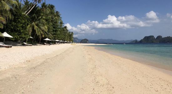 Pangulasian Island Beach