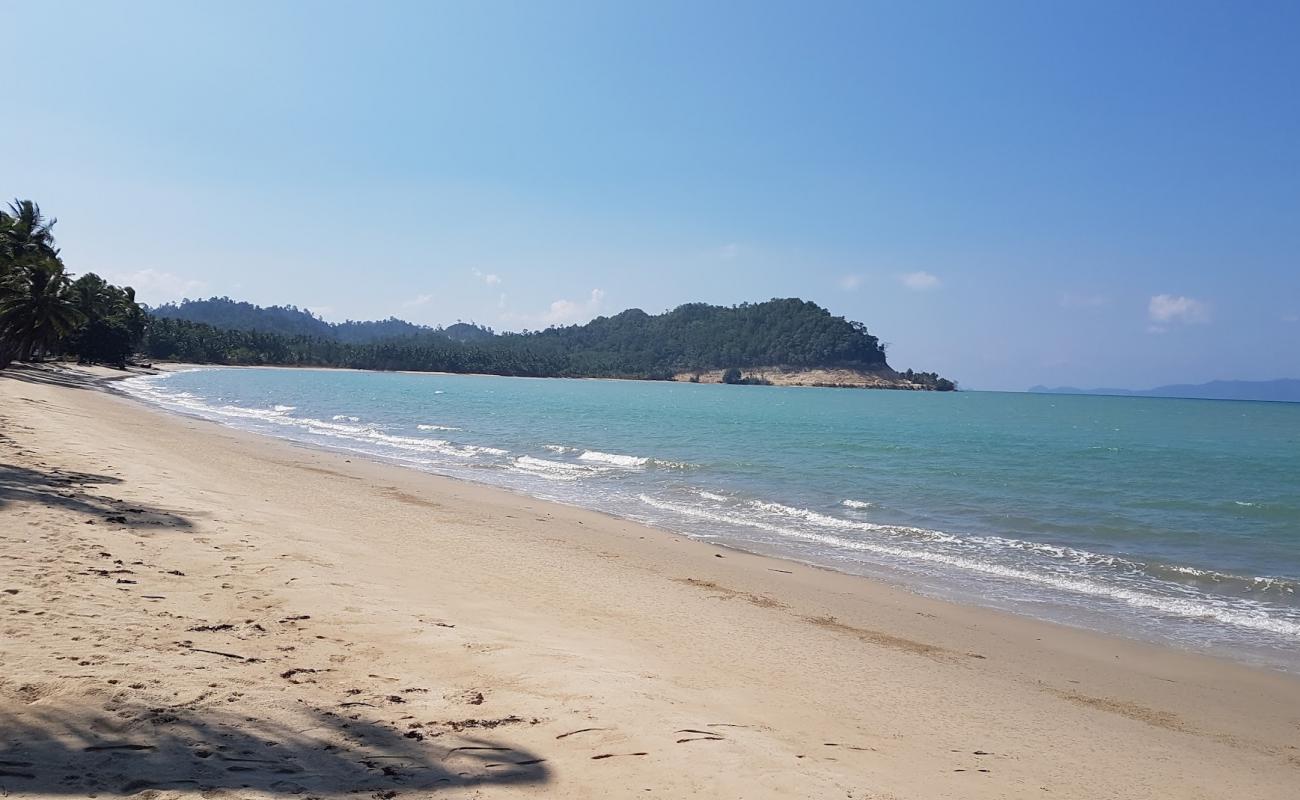 Photo of Kemdeng Beach with bright sand surface