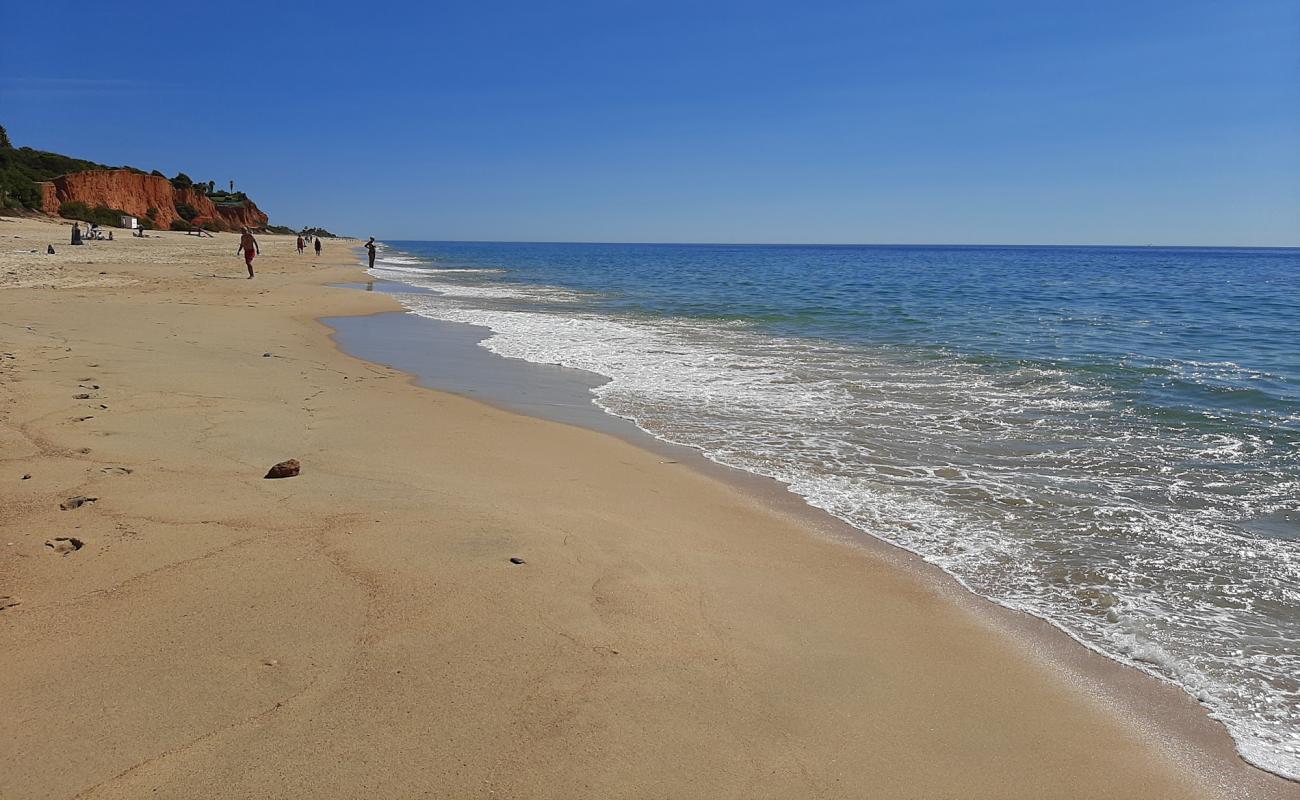 Photo of Vale do Lobo with brown fine sand surface