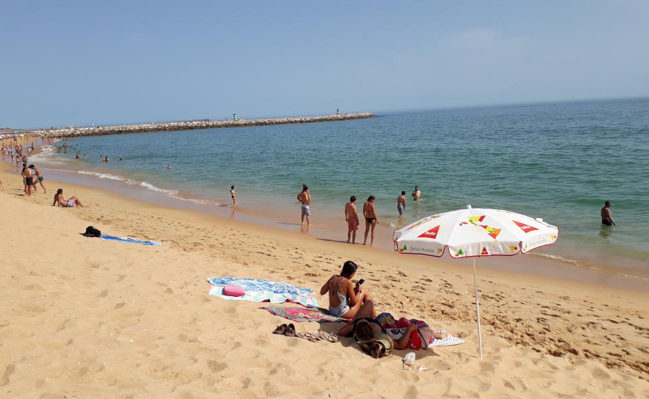 Photo of Praia de Vilamoura with brown fine sand surface