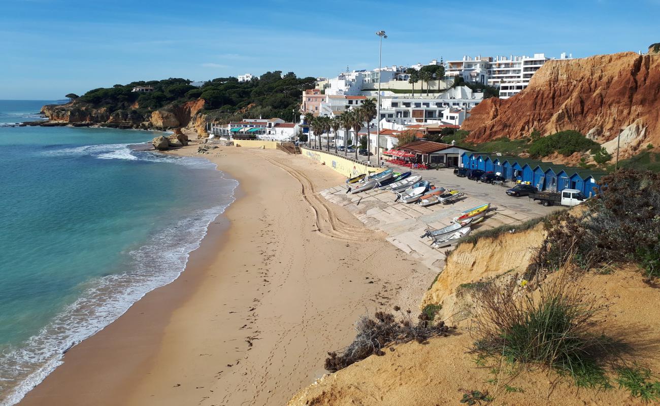 Photo of Olhos de Agua with brown sand surface