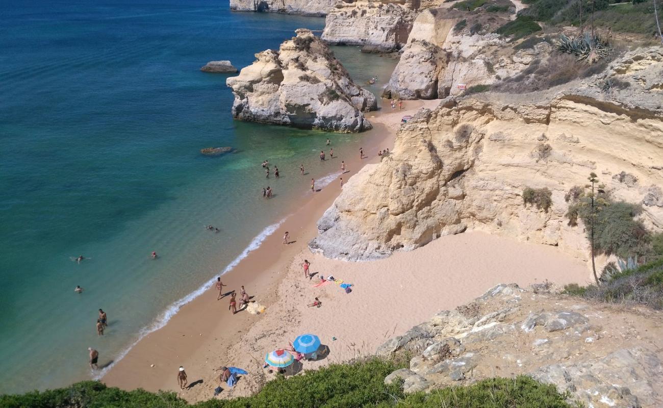 Photo of Praia dos Beijinhos with brown sand surface