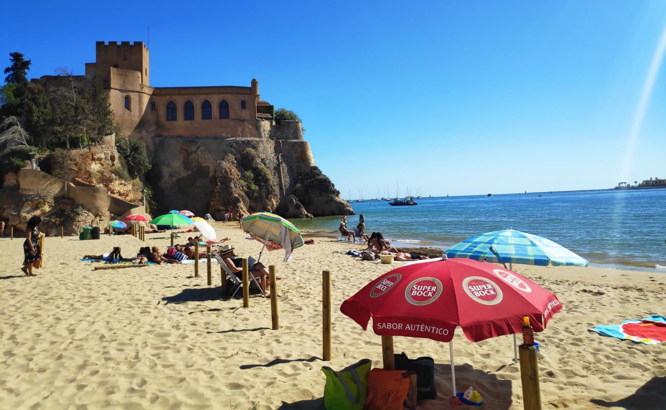 Photo of Praia da Angrinha with brown fine sand surface