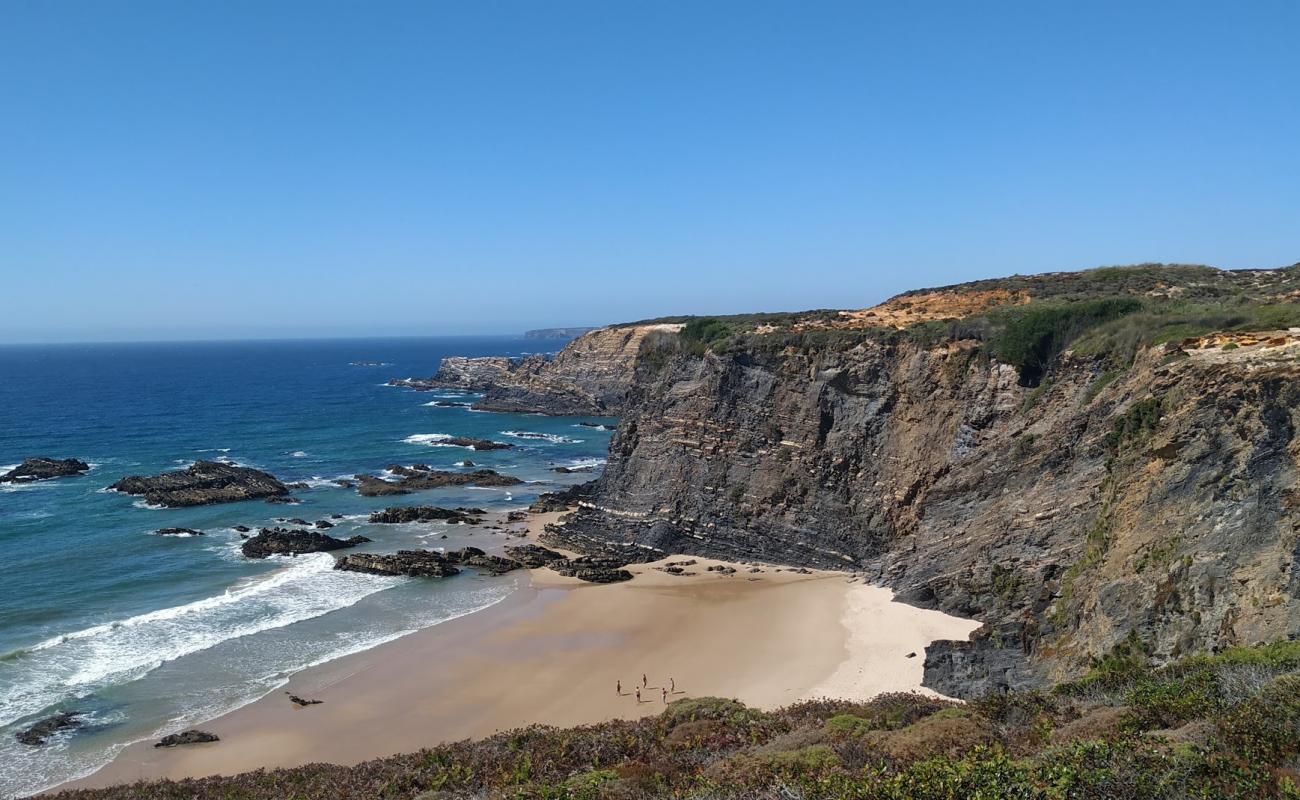 Photo of Pedra da Bica with bright fine sand surface