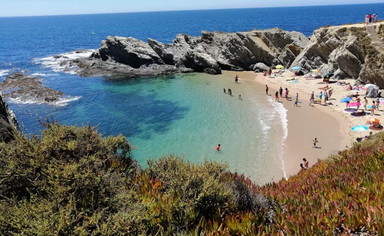 Photo of Praia dos Buizinhos with bright sand surface