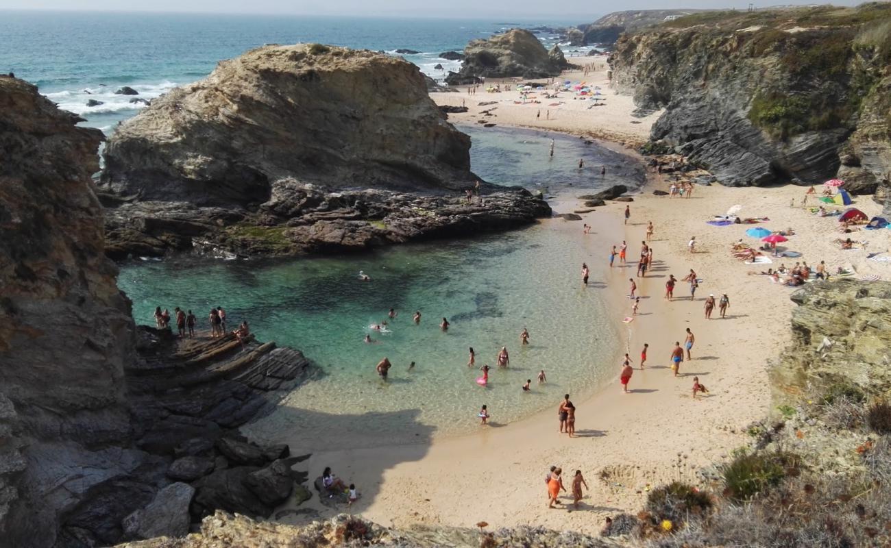 Photo of Praia da Samoqueira with bright fine sand surface