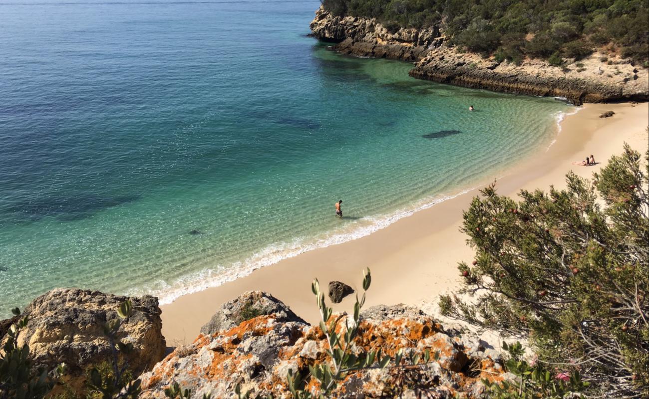 Photo of Praia dos Coelhos with white fine sand surface