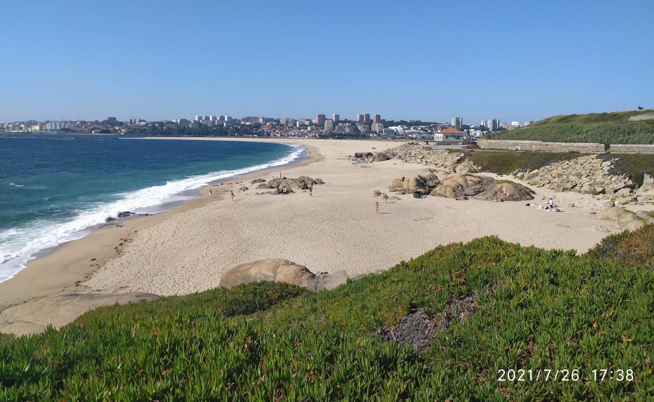 Photo of Praia Cabedelo do Douro with white fine sand surface