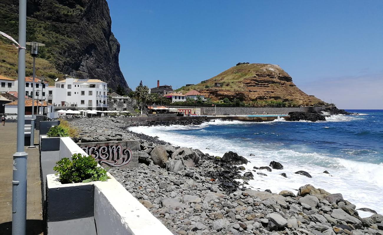 Photo of Piscina do Porto da Cruz with rocks cover surface