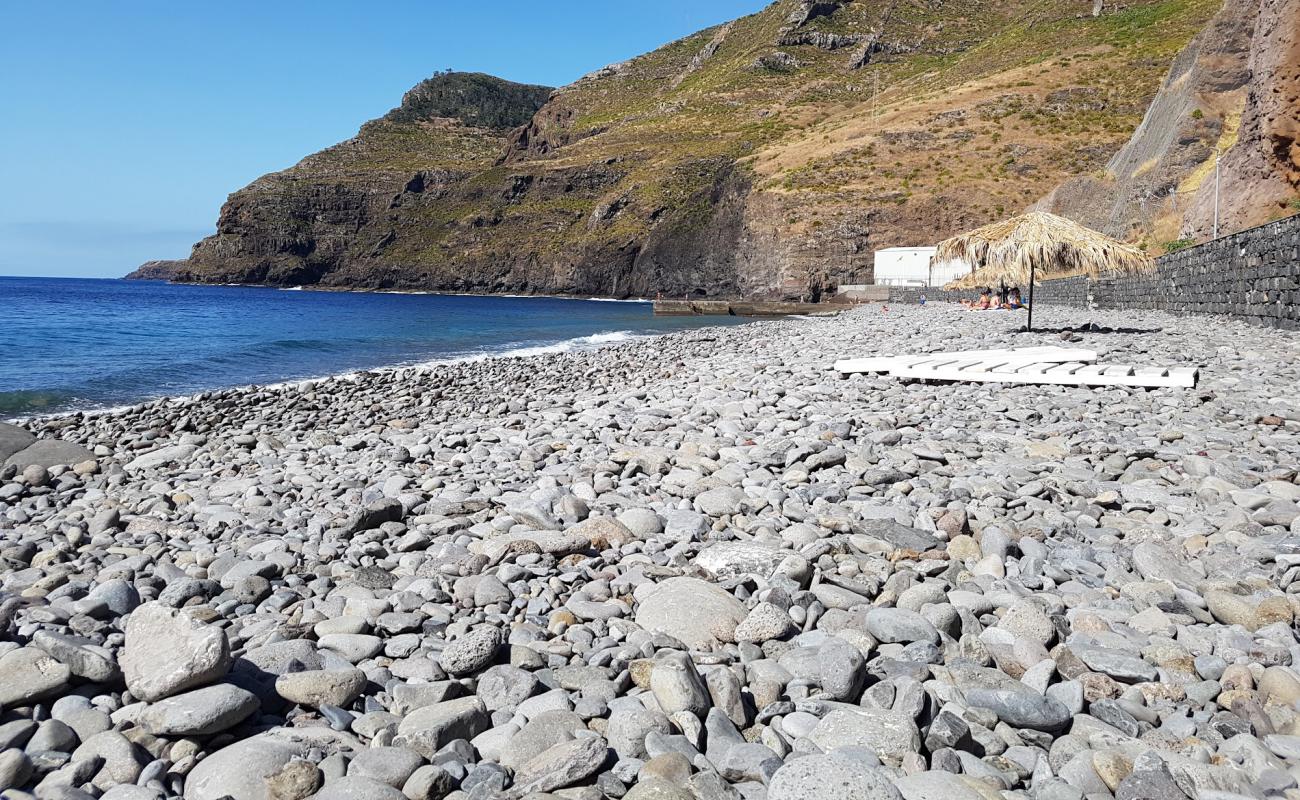 Photo of Praia da Ribeira de Natal with rocks cover surface