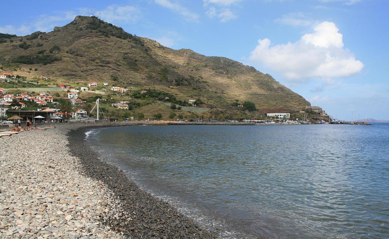 Photo of Praia de S. Roque with gray pebble surface