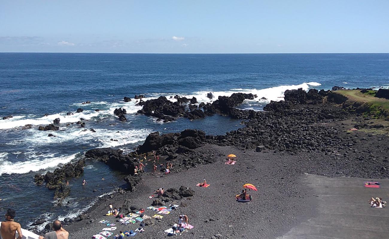 Photo of Pocos das Calhetas with rocks cover surface