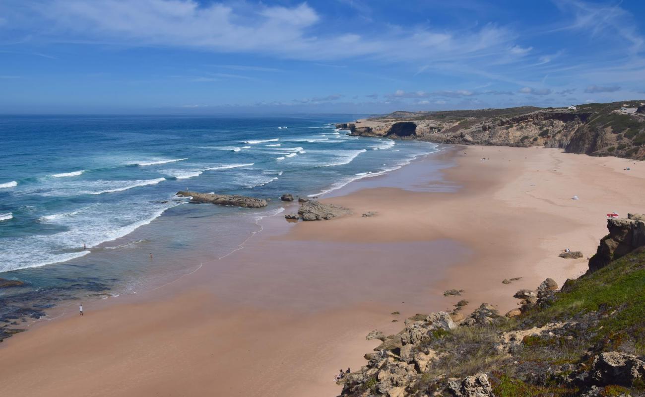 Photo of Praia da Fateixa with bright sand surface