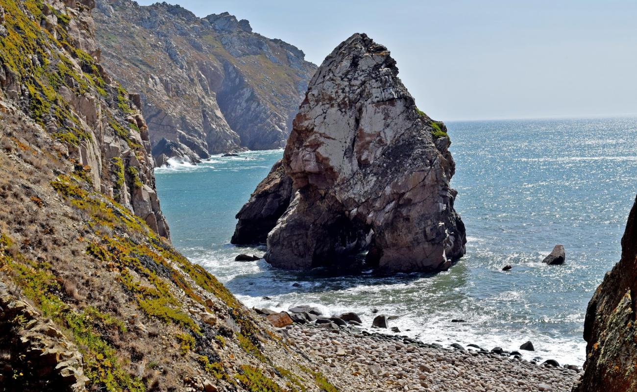 Photo of Praia do Lourisal with rocks cover surface