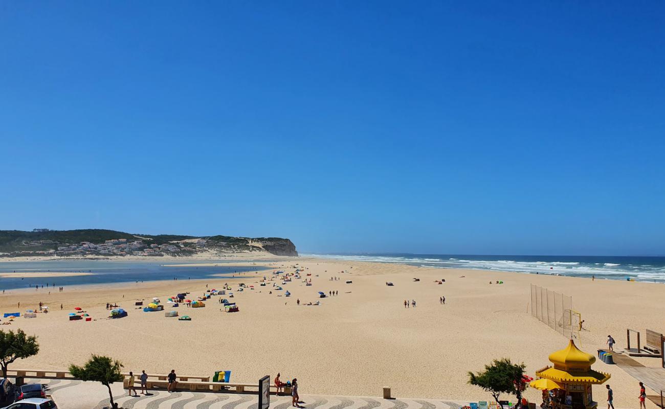 Photo of Praia da Foz do Arelho with bright sand surface