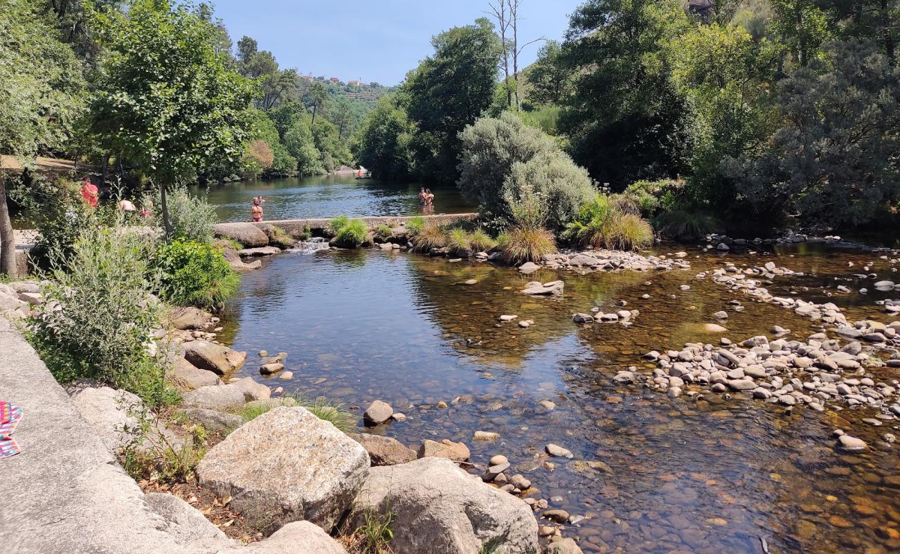 Photo of Praia Fluvial da Folgosa with rocks cover surface