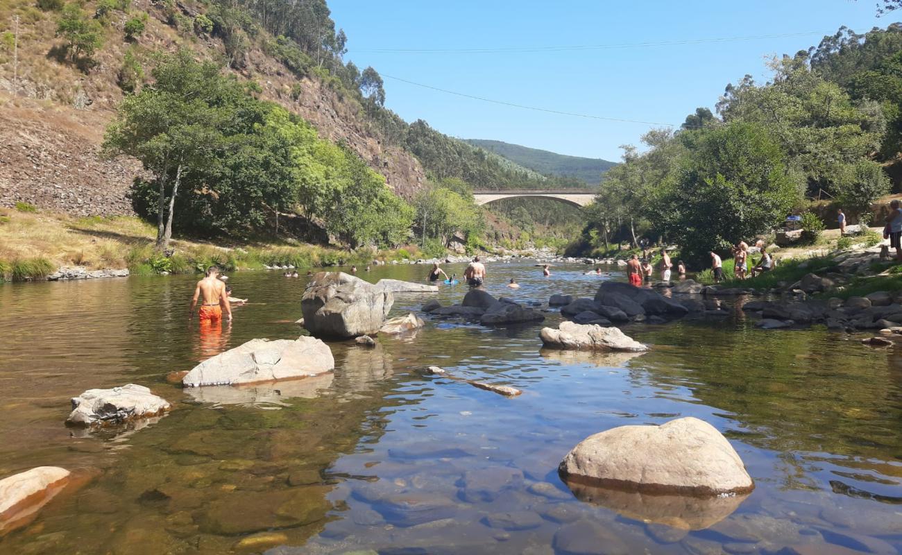 Photo of Praia Fluvial de Espiunca with bright sand surface