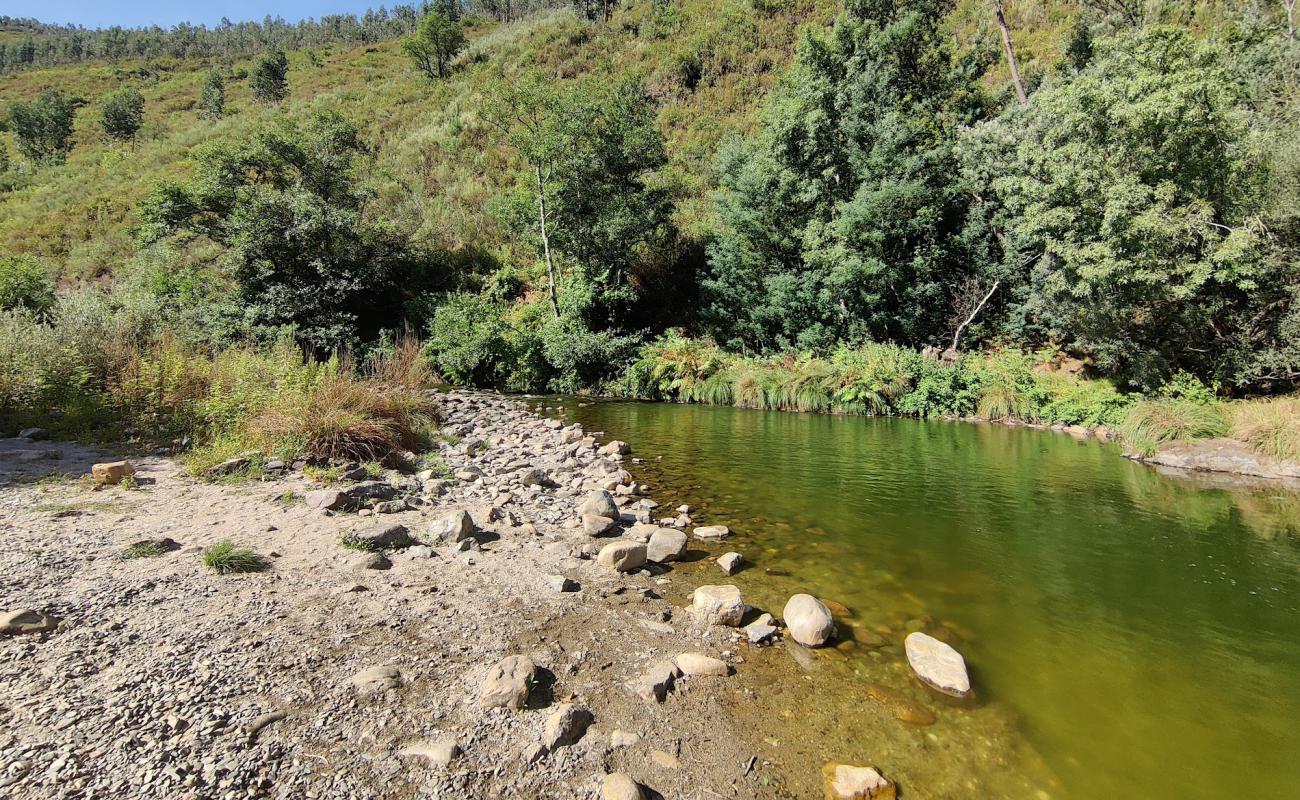 Photo of Praia Fluvial da Paradinha with rocks cover surface