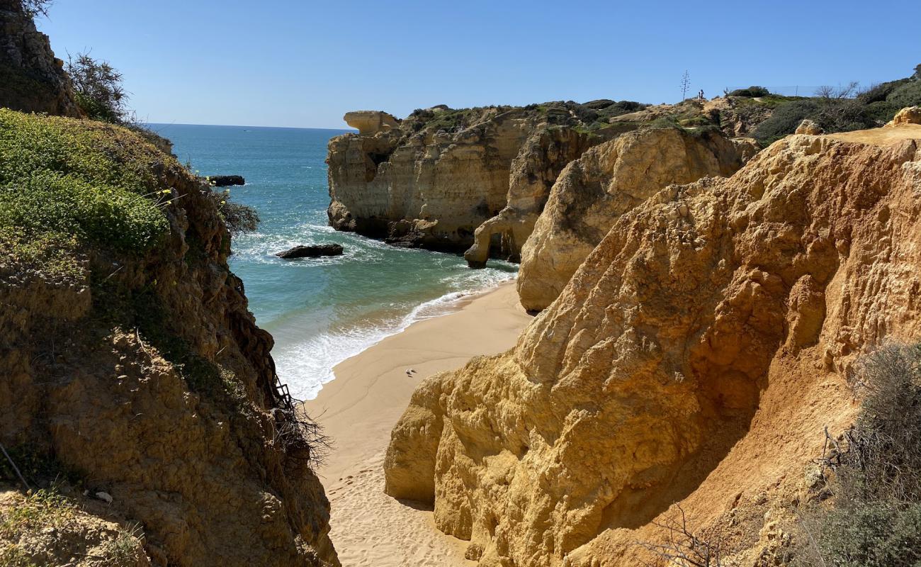 Photo of Praia dos Piratas with bright sand surface