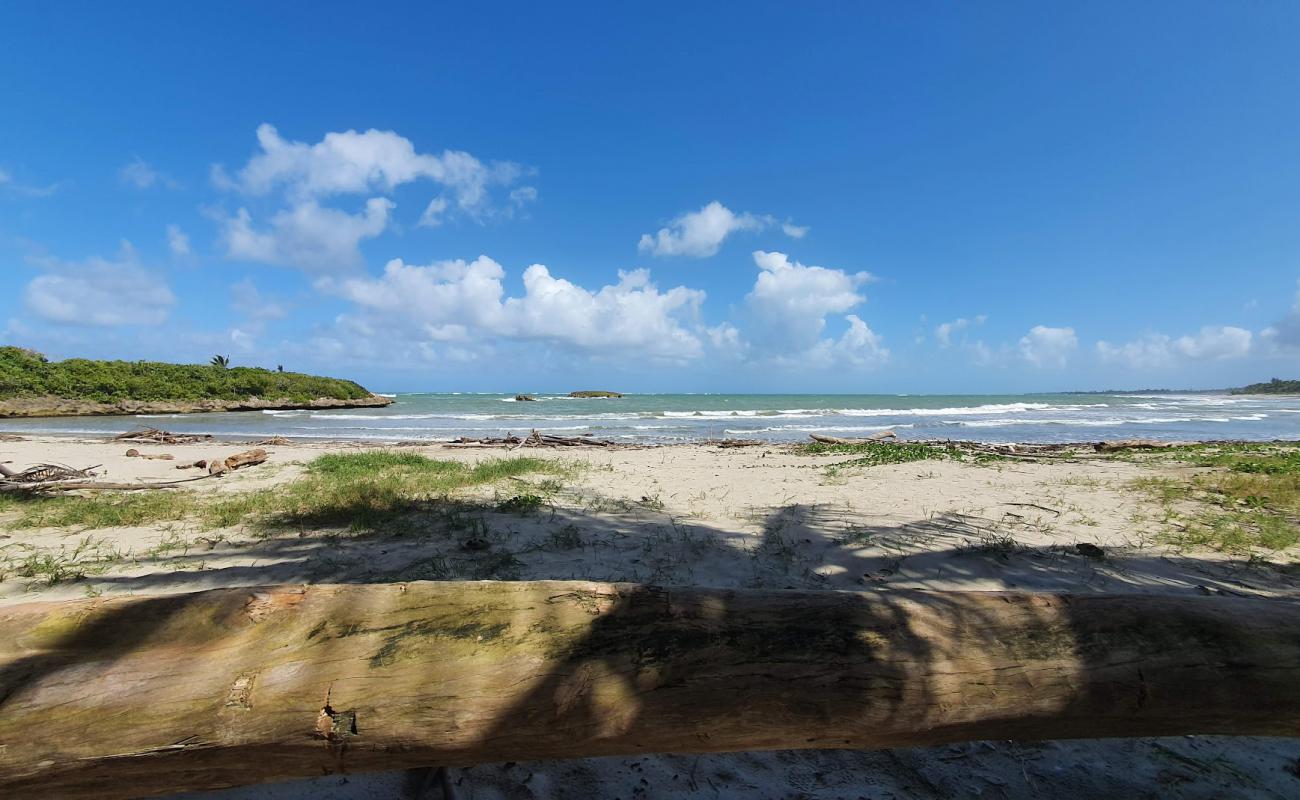 Photo of Playa Linda en Loiza with bright fine sand surface