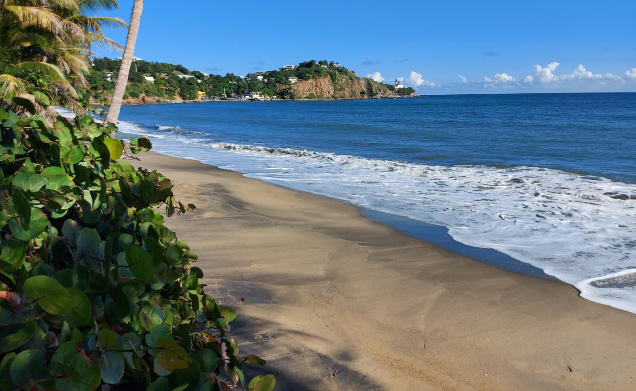 Photo of Playa Los Bohios with gray sand surface