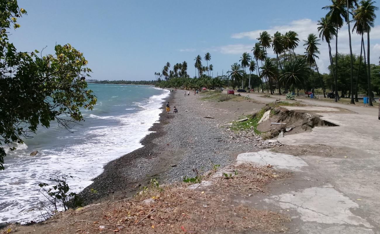 Photo of Playa Las Ochenta with gray pebble surface