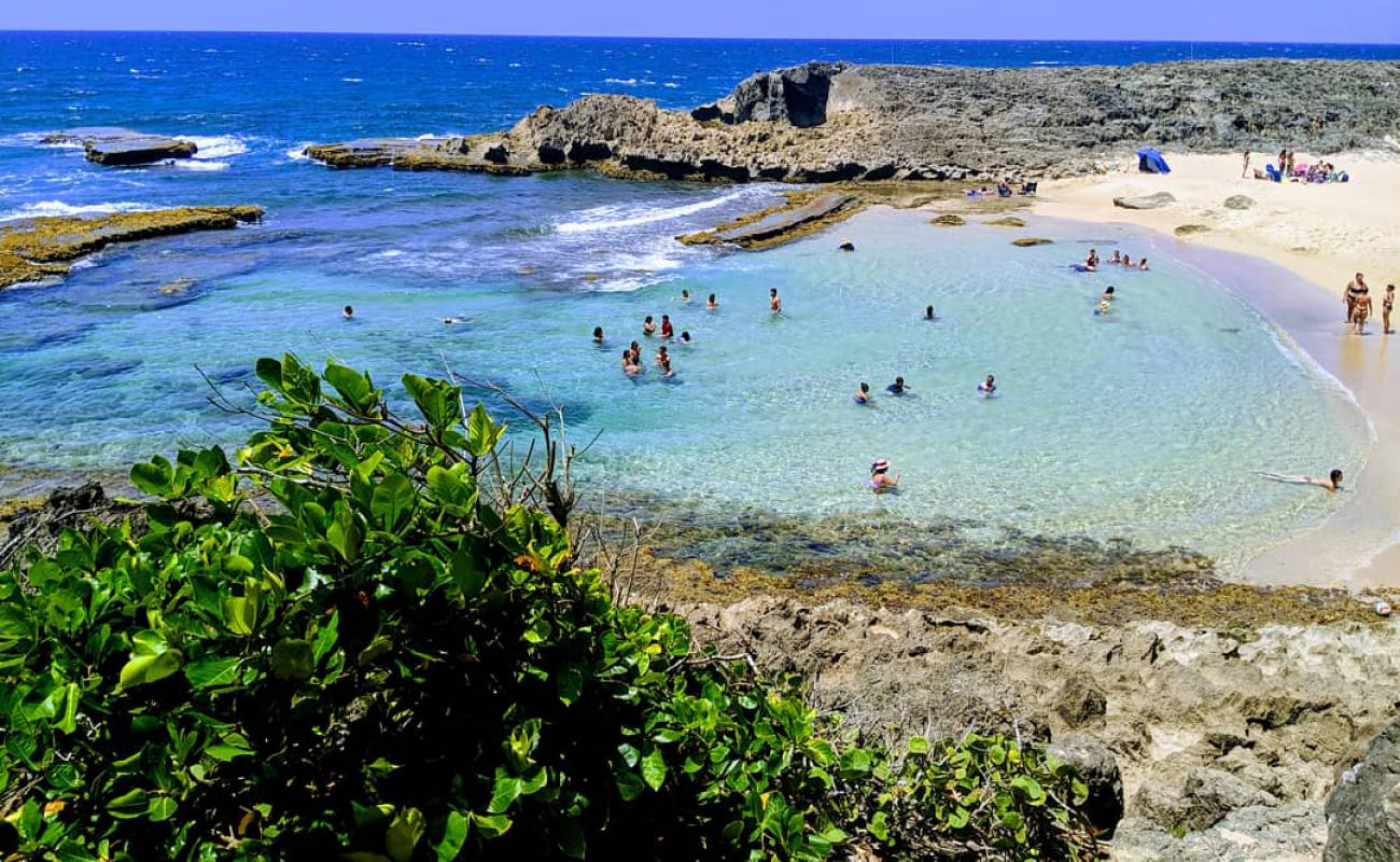 Photo of La Poza de las Mujeres with bright sand surface