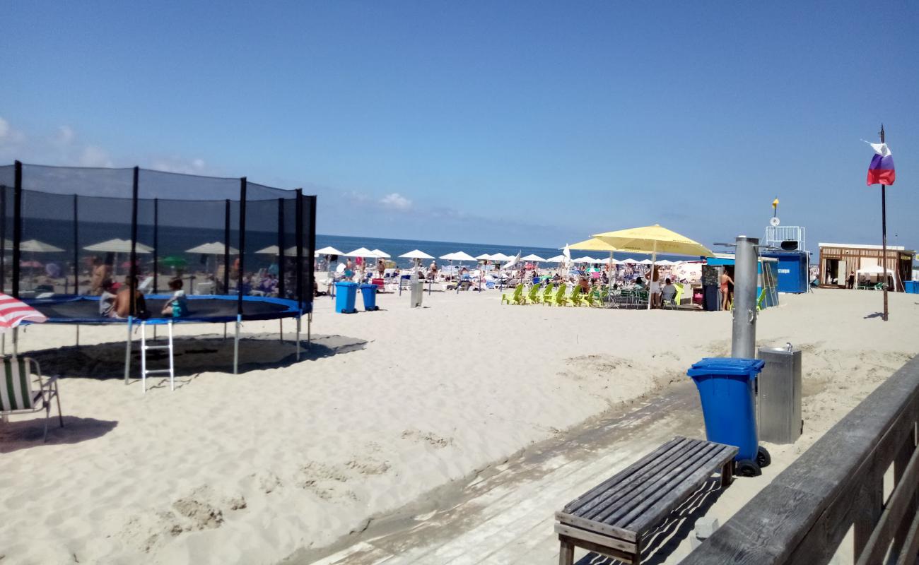 Photo of Yantarnyy Bereg beach with white sand surface