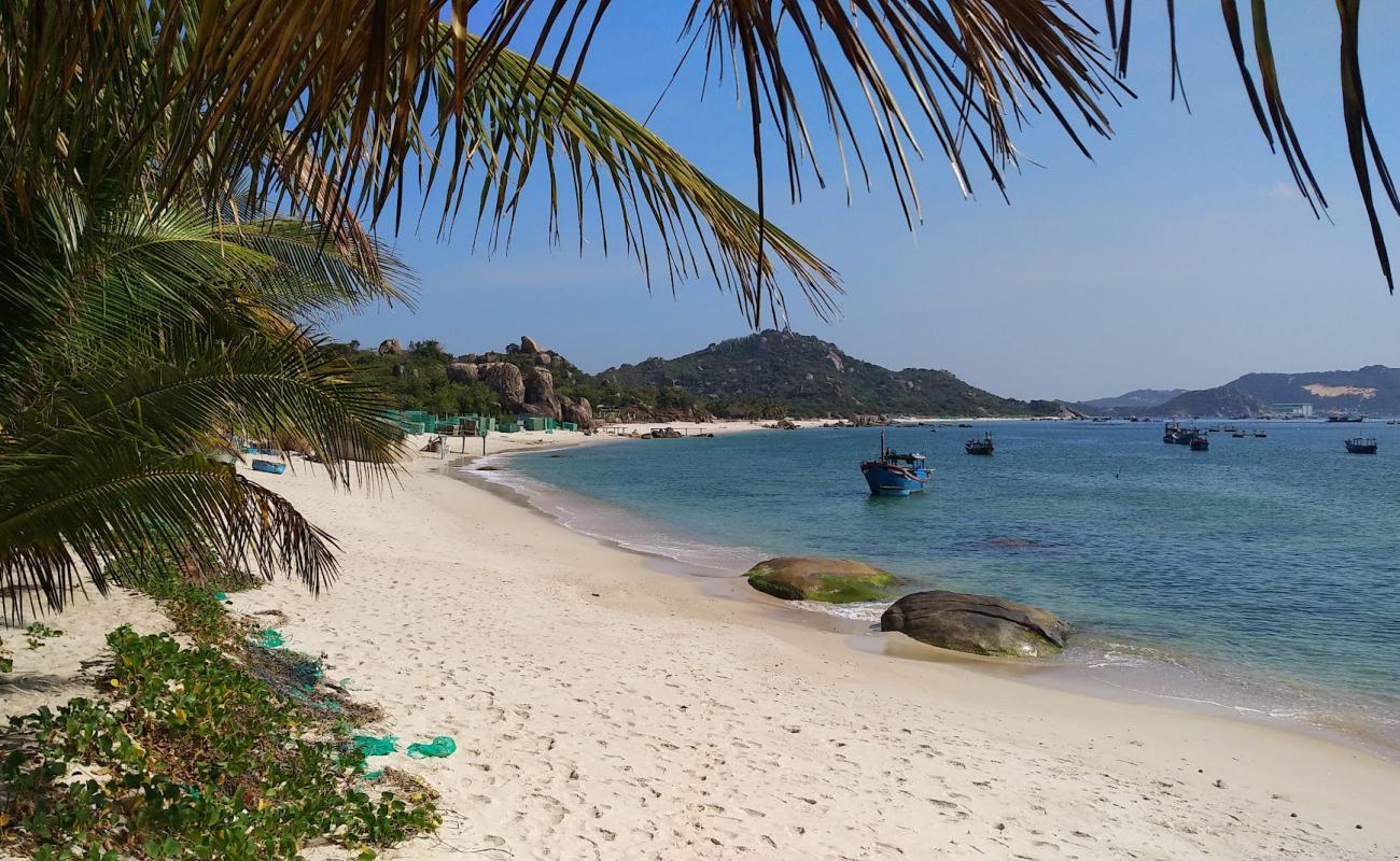 Photo of Dua Beach with bright fine sand surface