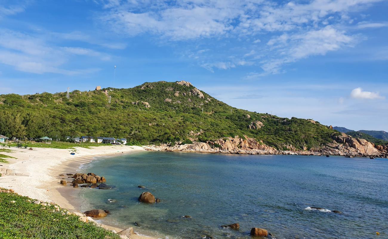 Photo of Chuong Beach with bright sand & rocks surface