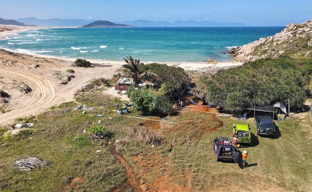 Photo of Bai Hon Cat Tham Beach with bright sand surface