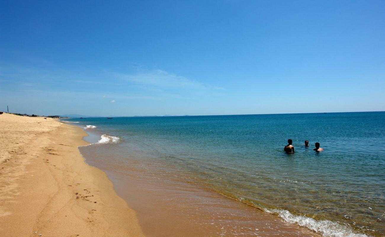 Photo of Xom Ro Beach with bright sand & rocks surface