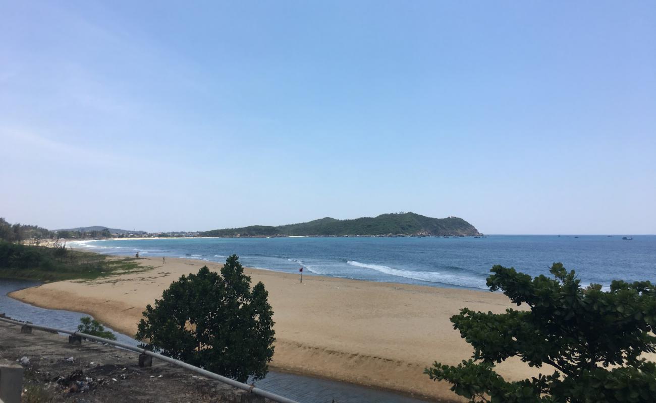 Photo of Sa Huynh Beach II with bright sand surface